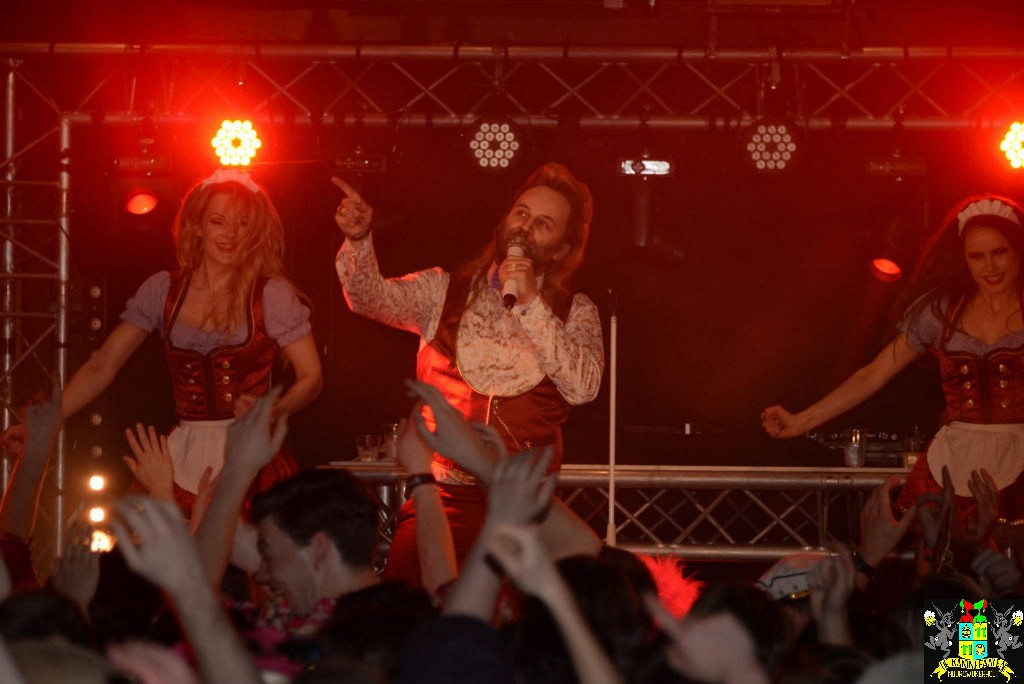../Images/Carnavals maandagavond in VdG 135.jpg